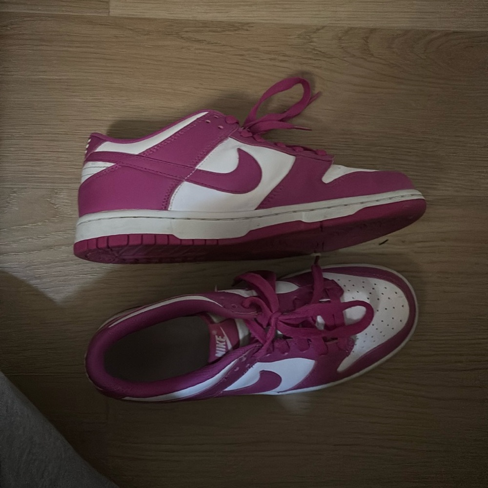 Nike Dunk Low
Active Fuchsia - Picture 1 of 1